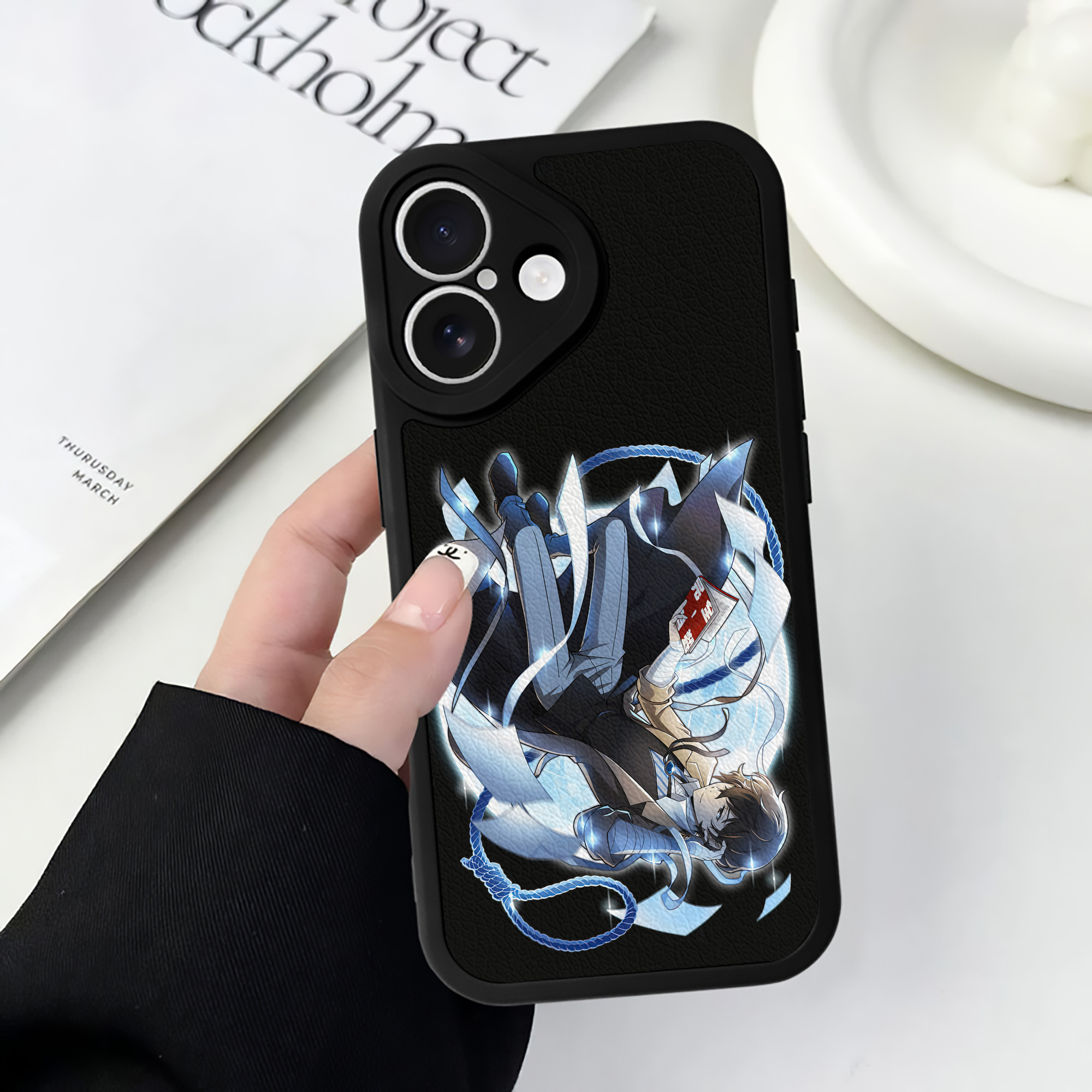 （画像用） 文豪ストレイドッグス Bungo Stray Dogs 【iPhone 16シリーズ対応】シリコンスマホケース（レザー調） 材質：シリコン